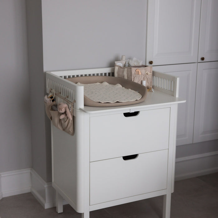 Sebra alt değiştirme minderi, Seabreeze Beige, kullanımda