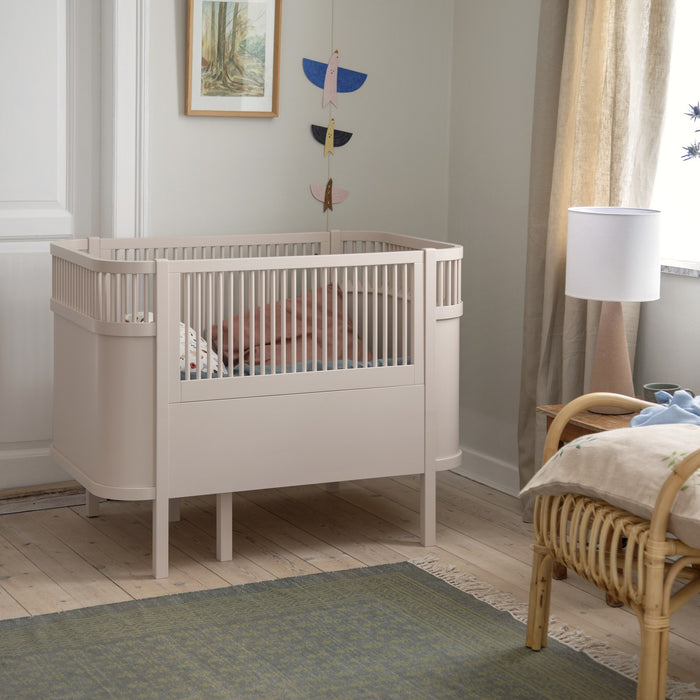 Sebra beşik Baby & Jr., Birchbark Rose, bebek odasında