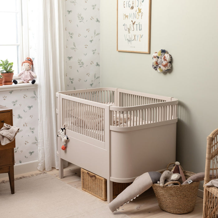 Sebra beşik Baby & Jr., Birchbark Rose, bebek odasında