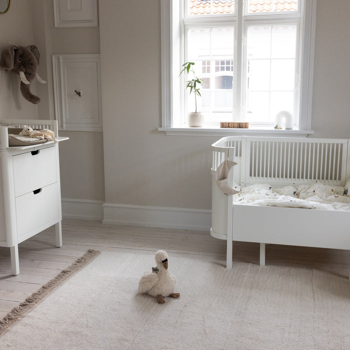 Sebra alt değiştirme komodini, Classic White, bebek odasında