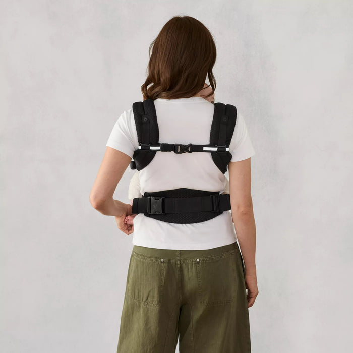 Ergobaby Adapt Mesh Onyx Black arkadan görünüm