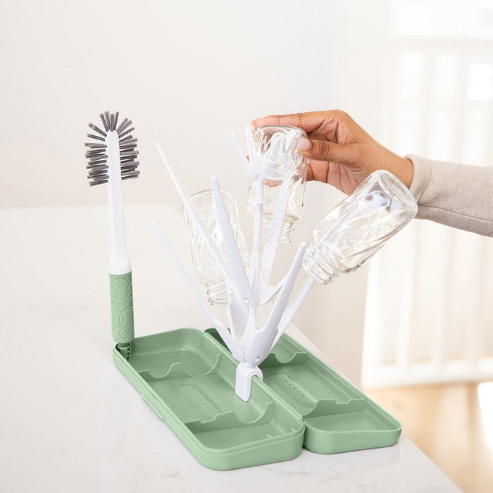 Ubbi taşınabilir biberon kurutmalığı, Sage, kullanımda